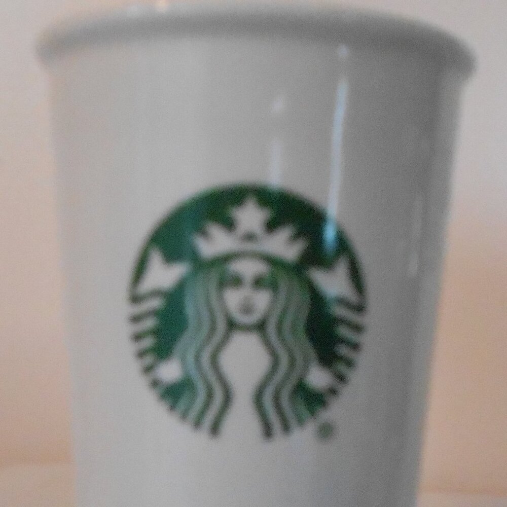 Starbucks White Ceramic Travel Coffee Mug 10 fl oz Green Logo-Great Condition